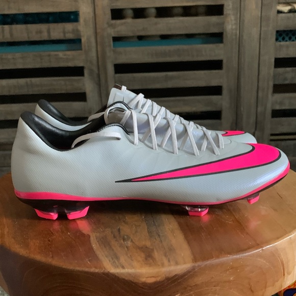 Nike Other - Nike Youth Soccer Shoes sz 4y.